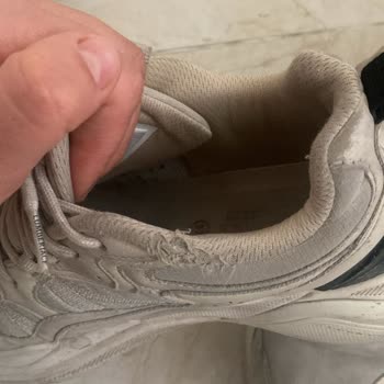 Kısa Sürede Yıpranan Ayakkabıya Garanti Kapsamında Çözüm Sunulmadı