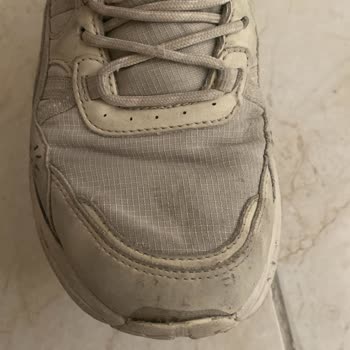 Kısa Sürede Yıpranan Ayakkabıya Garanti Kapsamında Çözüm Sunulmadı