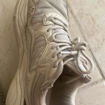 Kısa Sürede Yıpranan Ayakkabıya Garanti Kapsamında Çözüm Sunulmadı