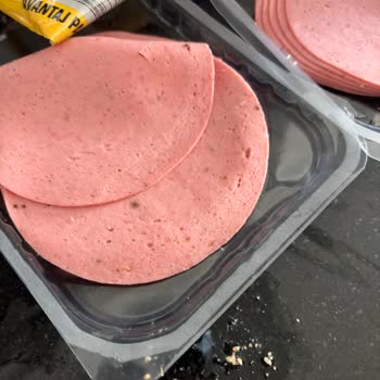 Son Kullanma Tarihi Geçmemiş Hindi Salamda Bozulma Ve Kötü Koku Problemi