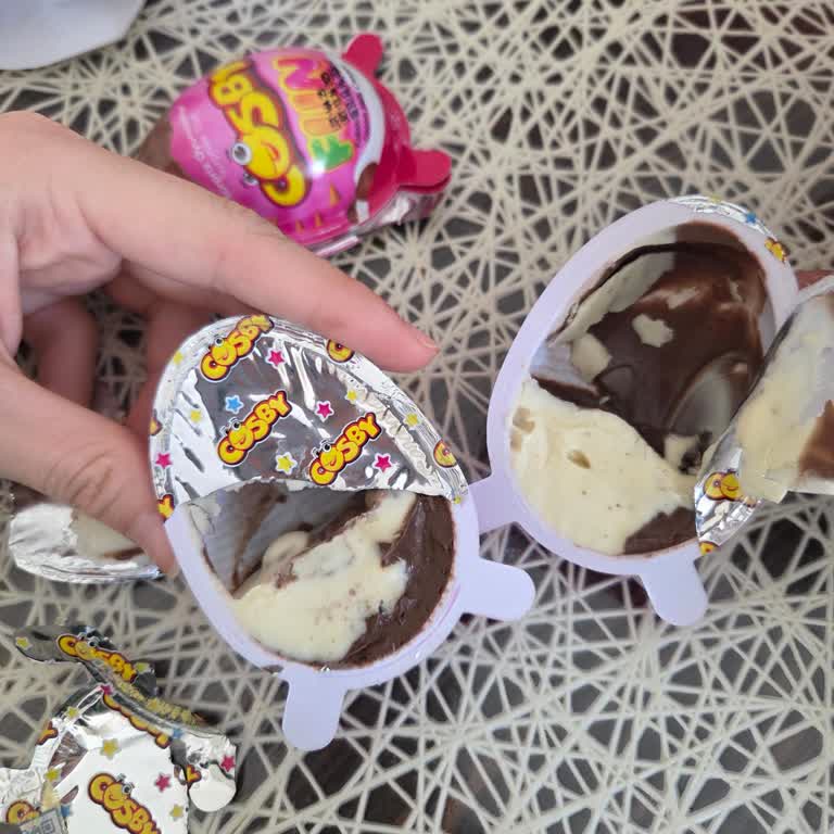 Şok Marketten Alınan Sürpriz Yumurtalarda Bozuk Çikolata Ve Kötü Koku Sorunu