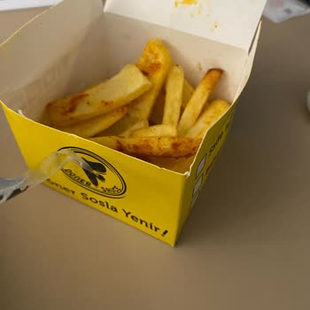 Pizza Academy Siparişim Hem Soğuk Geldi Hem De Üzerinde Çok Az Malzeme Vardı