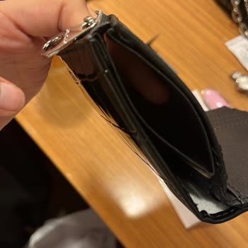 Defekter Geldbeutel nach Kauf bei Stradivarius – Rückerstattung gefordert