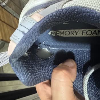 Kısa Sürede Parçalanan Skechers Ayakkabıma Çözüm Sunulmadı