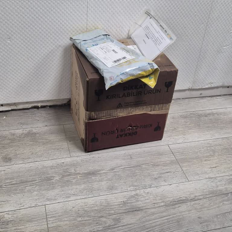 Islak Ve Yağlı Kargo Kutusu Nedeniyle Ürün Teslim Edilmedi