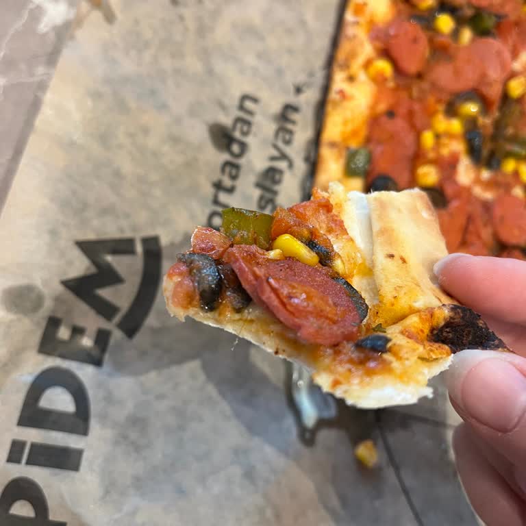 Pidem Şubesinde Yediğim Pideden Kıl Çıktı, Hijyen Ve İade Talebim Ciddiye Alınmadı