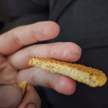 Eti Burçak Bisküvide Yabancı Madde Şoku: Sağlığım Tehlikeye Girdi