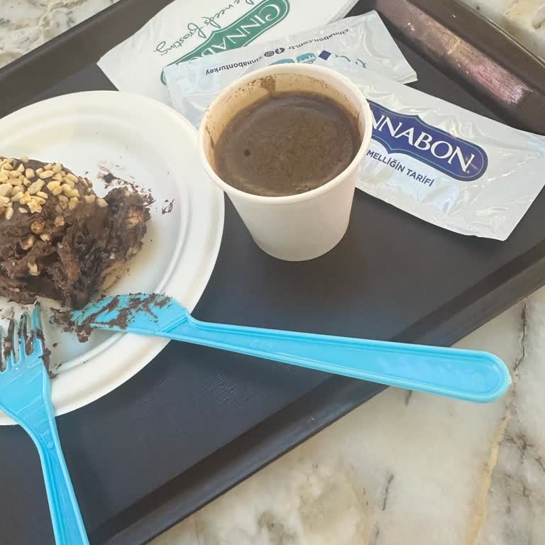 Yüksek Ücretli Türk Kahvesinin Karton Bardakta Sunulması Hayal Kırıklığı Yarattı