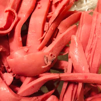 Aldığım Sosisin İçinde Yabancı Parçacıklar Çıktı, Sağlık Riski Yaşadım