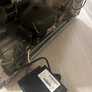 Hasarlı Derin Dondurucu Ve Yetersiz Destek