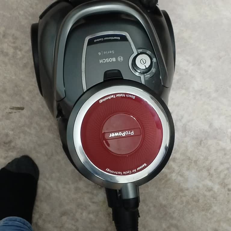 Bosch Elektrik Süpürgesi Kendi Kendine Duruyor Ve Kırmızı Işık Yakıyor