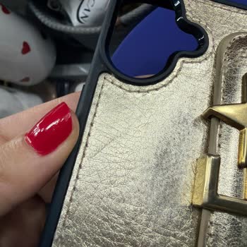 Aldığım İphone Kılıfı Kısa Sürede Soyuldu Ve Markadan Destek Alamadım