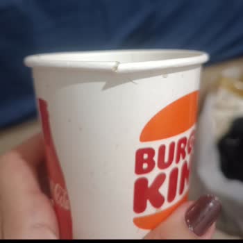 Yırtık Bardak Kapağı Nedeniyle İçeceğim Tamamen Döküldü