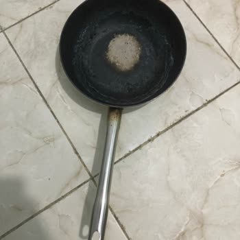 İkinci Kullanımda Kullanılamaz Hale Gelen Wok Tava Hayal Kırıklığı