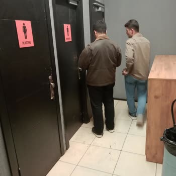 Penguen Kitabevi'nde Yetersiz Ve Hijyenik Olmayan Lavabo Sorunu