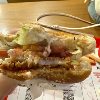 Porciones pequeñas y productos no frescos en el menú de KFC