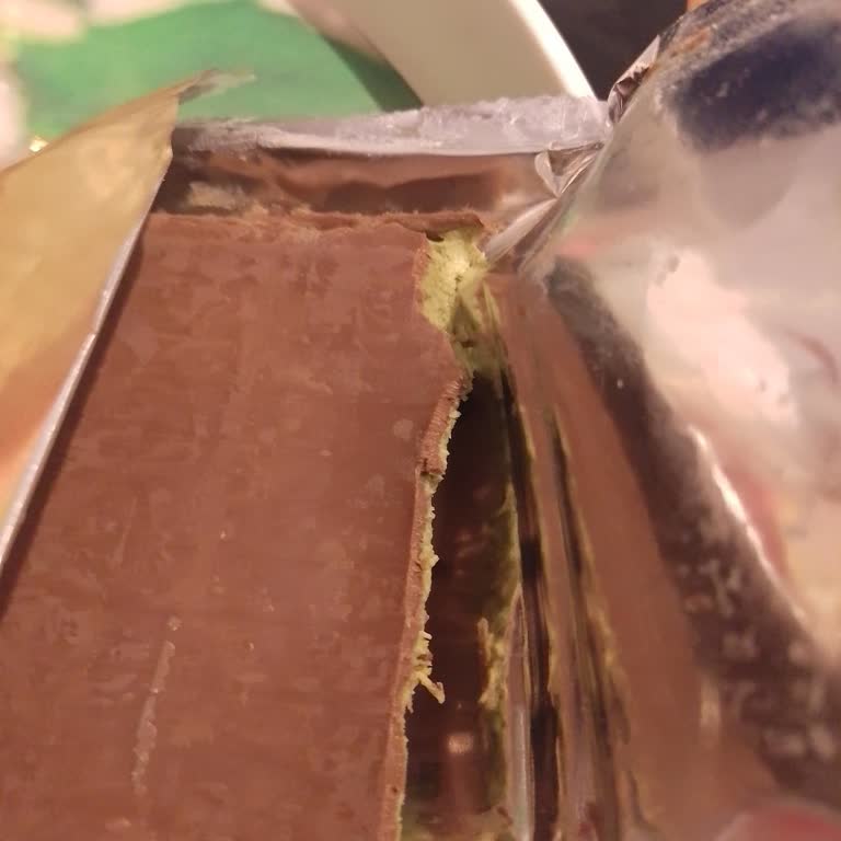 Son Kullanma Tarihi Yaklaşan Ve Bozulmuş Çikolata Satışı