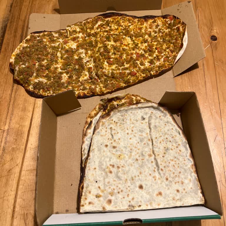 Soğuk Ve Geç Gelen Lahmacunlara Yüksek Ücret Şoku