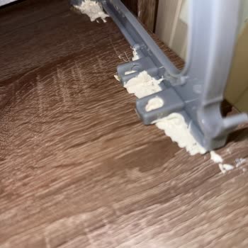 Adore Mobilya Ayakkabı Dolabında Kalitesiz Plastik Parça Ve Yedek Parça Sorunu