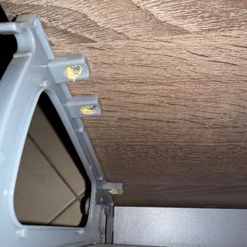 Adore Mobilya Ayakkabı Dolabında Kalitesiz Plastik Parça Ve Yedek Parça Sorunu