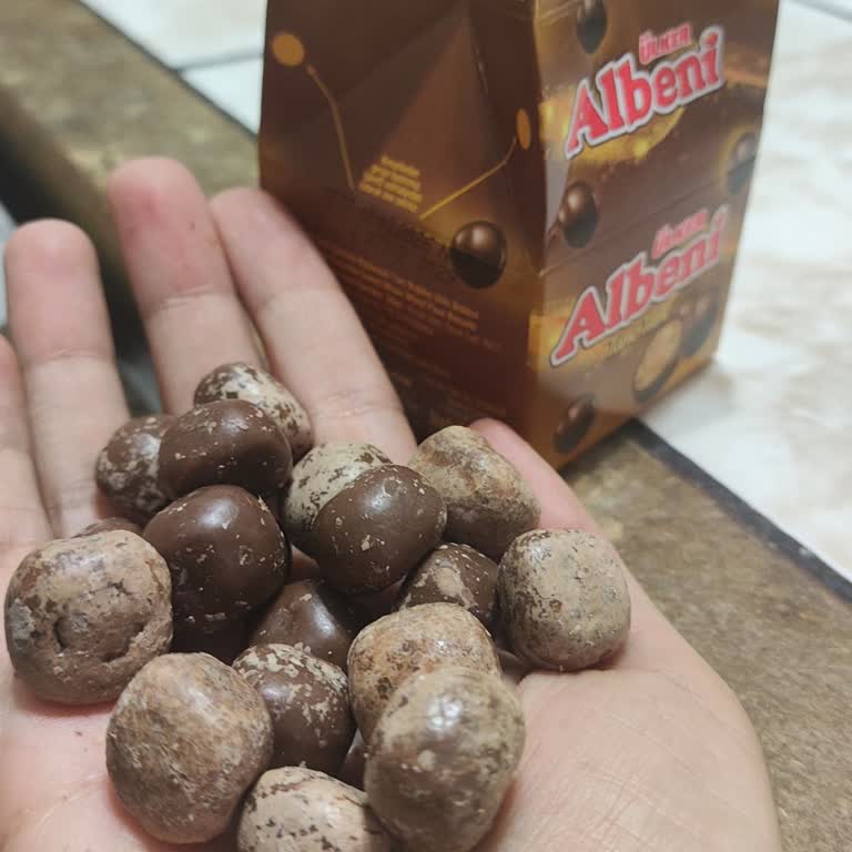 Aldığım Çikolatanın Rengi Değişmiş Ve Tazeliği Yoktu