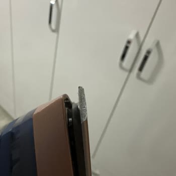 Philips Azure 8000 Ütü Ucu Kolayca Kırıldı, Kıyafetlerim Zarar Gördü