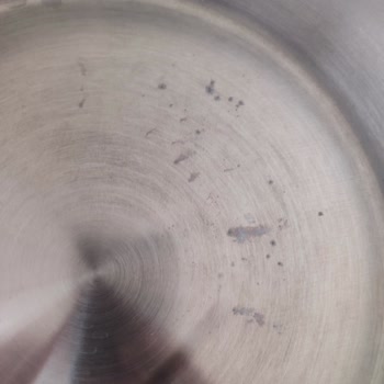 Berlin Tencerelerde İlk Kullanımda Kararma Ve Soyulma Şoku