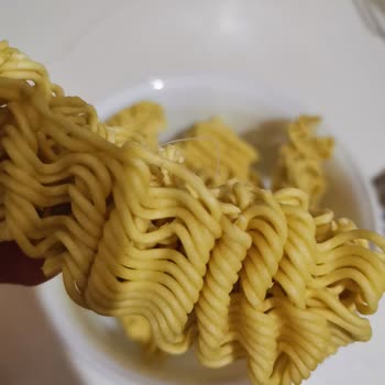 Aldığım Noodle Paketinde Naylon İp Çıktı Hijyen Endişesi Yaşıyorum