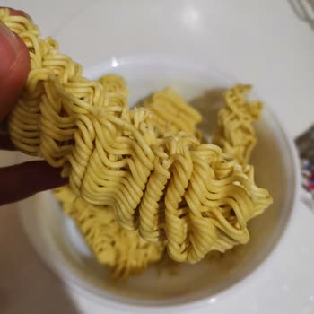 Aldığım Noodle Paketinde Naylon İp Çıktı Hijyen Endişesi Yaşıyorum