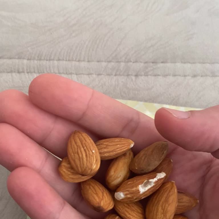 Aldığım Çiğ Bademlerin Tamamı Delikli Ve Beyaz Çıktı, Ürün Değişimi Talep Ediyorum