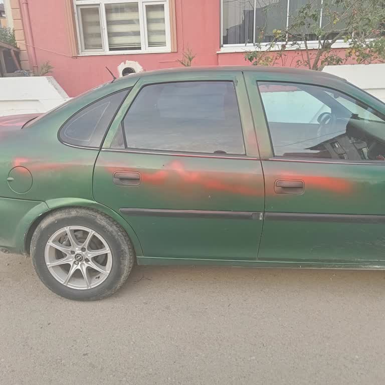 Park Halindeki Aracım Bilinmeyen Kişilerce Kırmızıya Boyandı Destek Alamadık