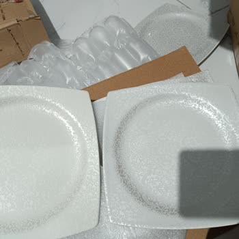 Karaca Züccaciye Kırık Gelen Ürünün Değişiminde Yanlış Tabak Gönderdi