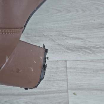 Kısa Sürede Deforme Olan Bot İçin Para İadesi Talebim Var