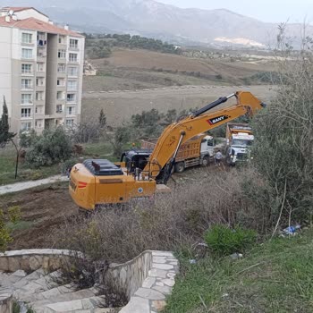 Mahallemizdeki Park Dozerlerle Yıkılıyor Kimse Çözüm Sunmuyor