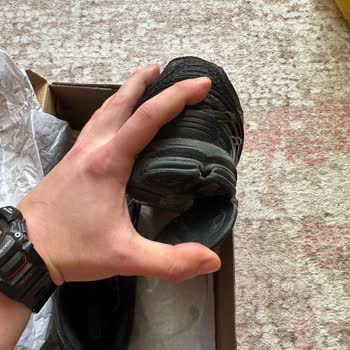 Aldığım New Balance Ayakkabının Tabanı 4 Ayda Ayrıldı, Çözüm Sunulmadı