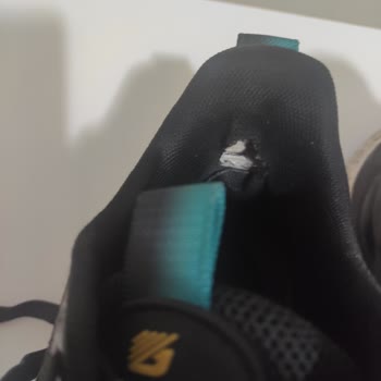 Kısa Sürede Yırtılan Ayakkabı Ve Çözüm Sunulmaması