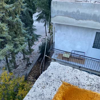 Türk Telekom'un İzinsiz Ve Özensiz Kablo Döşemesi Evimde Zarara Yol Açtı