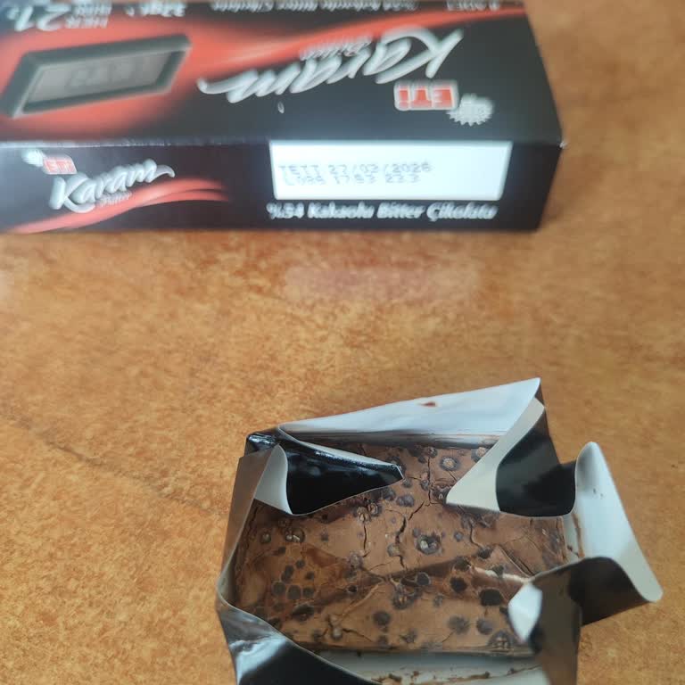 Son Kullanma Tarihi Geçmemiş Çikolatada Bozulma Ve Tat Değişimi