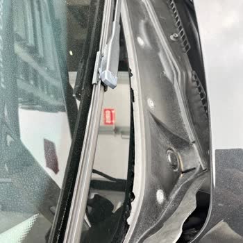 BMW F30 Ön Cam Fitili Kronik Sorunu Ve Yüksek Değişim Ücreti