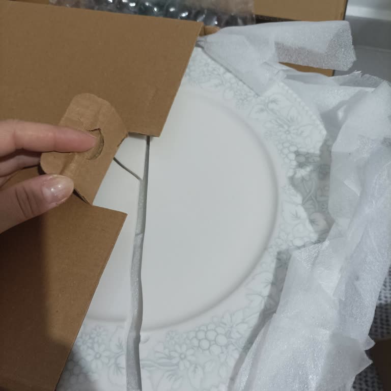 Kırık Gelen Servis Tabağı İçin Tüm Setin İadesi İsteniyor