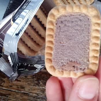 Eti Burçak Çikolatalı Bisküvinin Çikolatasında Garip Görüntü