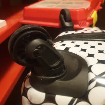 Samsonite Disney Travel Luggage Wheels Broken — Poor Service