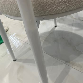 Çizik Ve Lekeli Sandalyelerin Aylarca Değiştirilmemesi Nedeniyle Mağduriyet