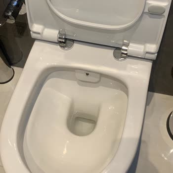 Vitra Sento Asma Klozetlerde Çatlak Ve Su Sızıntısı Sorunu, Teknik Servisten Gecikmeli Hizmet