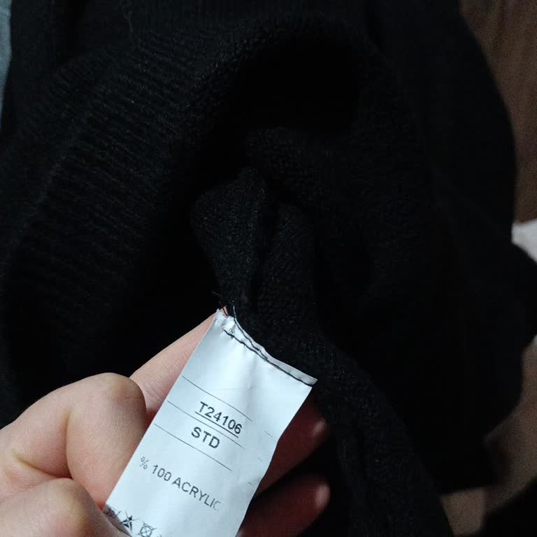 Ürün Açıklamasında Yanıltıcı Bilgi: Yün Yerine Akrilik Hırka Gönderildi