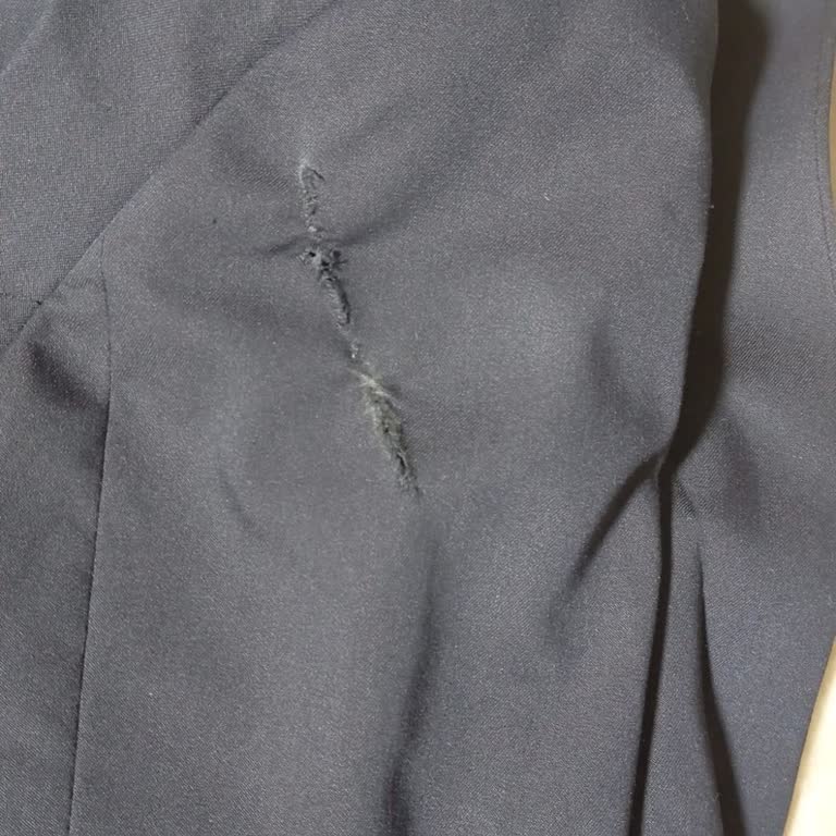 Yurtiçi Kargo Takım Elbise Alıcıya Ulaştığında Parçalanmış Halde Teslim Edilmiş