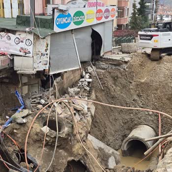 Yollar Kapalı İş Yerim Zarar Gördü Yetkililerden Çözüm Yok