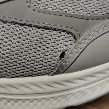 Aynı Noktadan Açılan Ayakkabılara Kullanıcı Hatası Denilmesi Hayal Kırıklığı Yarattı