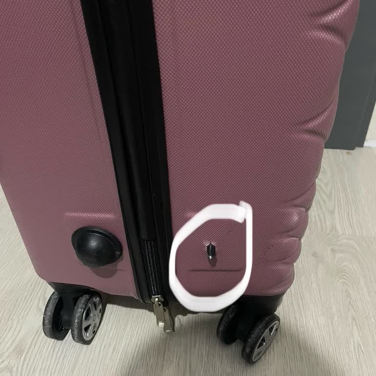 Ajet Uçuşunda Hasar Gören Valizime Çözüm Sunulmuyor