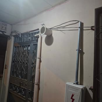 Apartman Elektrik Kabloları Güvenlik Riski Oluşturuyor: Acil Müdahale Talebi